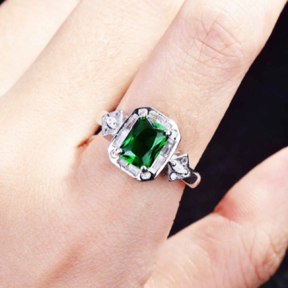 Stunning Green Rhinestone Square Adjustable Ring - Picture 3 of 4